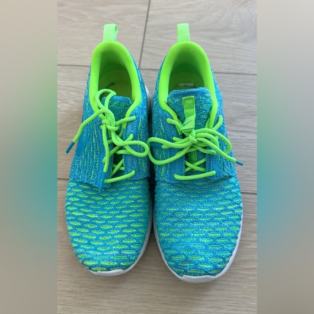 Nike Free Flyknit Women’s shoes in great condition, lightly used.